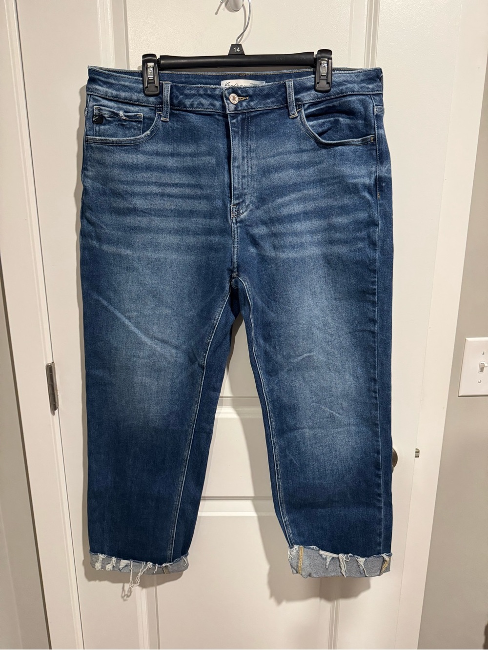 Women’s Kancan size 32 Mid-Wash Blue Cropped Jeans